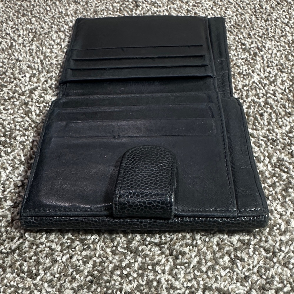 CHANEL AUTHENTIC Black Caviar Leather Card Holder with Embossed CC - Picture 16 of 16